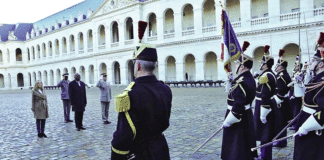 Le président Kaboré reçoit les honneurs à l’Hôtel des Invalides