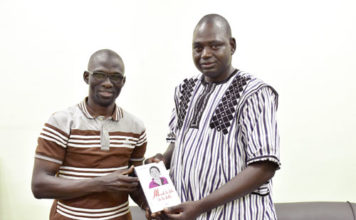 Editions Sidwaya : Le chroniqueur Clément Zongo présente ses prix