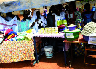Associations féminines au Burkina Faso : les femmes du GAFREH exposent leur savoir-faire