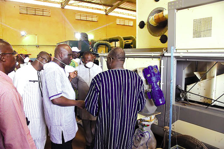 Le ministre de l’Agriculture à Bobo-Dioulasso : Salif Ouédraogo visite NAFASO  et le CAP de Matourkou