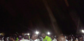 Fêtes de Pâques:les fidèles fêtent la victoire du Christ