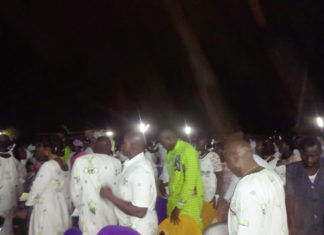 Fêtes de Pâques:les fidèles fêtent la victoire du Christ