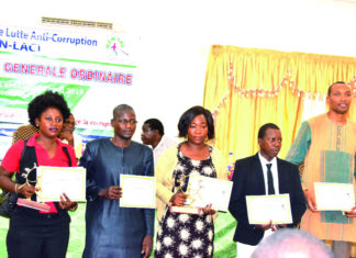 Mariam Ouédraogo de Sidwaya remporte le premier prix en presse écrite