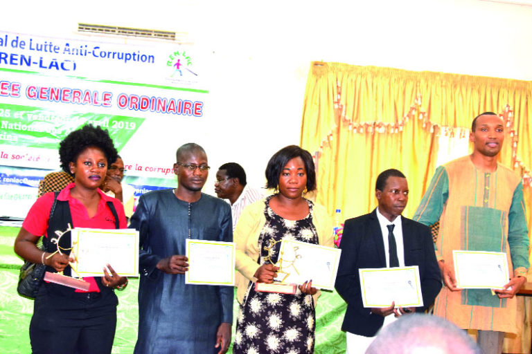 Mariam Ouédraogo de Sidwaya remporte le premier prix en presse écrite