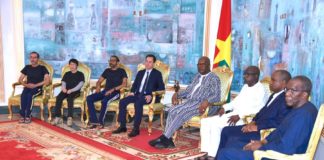 Les otages libérés reçus par le président du Faso