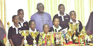 Championnat ouest-africain de motocross de Lomé : les jeunes Etalons avec leurs 8 trophées chez le ministre Azoupiou