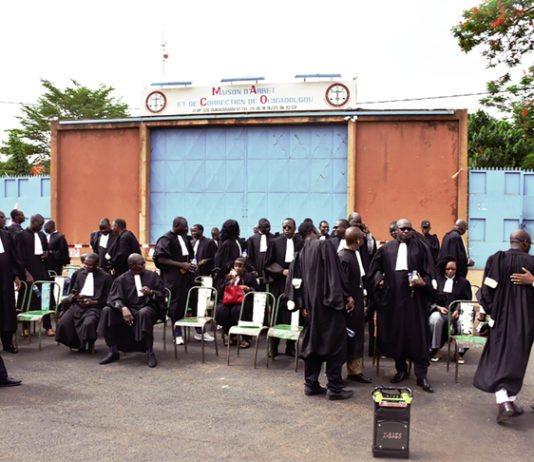 Sit-in des avocats : pour la défense de l’Etat de droit