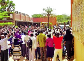 Sit-in à La Poste Burkina Faso: les agents s’en prennent au DG