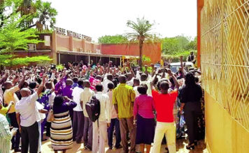 Sit-in à La Poste Burkina Faso: les agents s’en prennent au DG