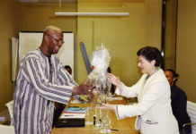 Développement du commerce extérieur : le Premier ministre rencontre des personnalités du business mondial