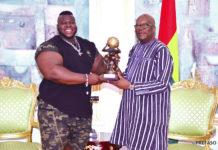 Présidence du Faso : Roch Marc Christian Kaboré félicite l’homme le plus fort du monde