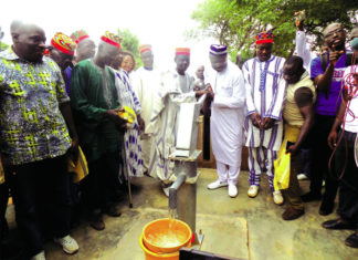 Arrondissement n°11 de Ouagadougou : Eddie Komboïgo offre un forage au quartier Yamtenga