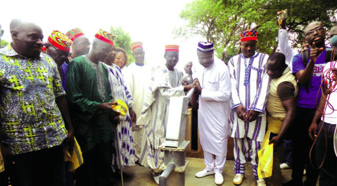 Arrondissement n°11 de Ouagadougou : Eddie Komboïgo offre un forage au quartier Yamtenga