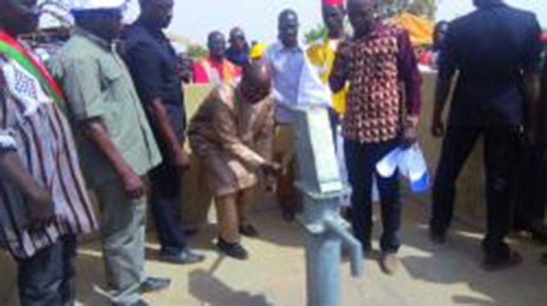 Paul Kaba Thiéba constate l’état d’avancement des forages