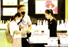 Lutte contre l’épidémie d’Ebola : des médecins chinois en route pour l’Afrique