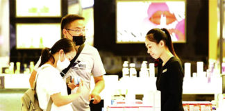 Lutte contre l’épidémie d’Ebola : des médecins chinois en route pour l’Afrique