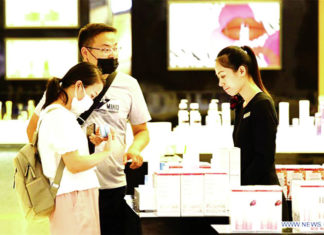 Lutte contre l’épidémie d’Ebola : des médecins chinois en route pour l’Afrique