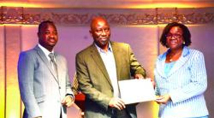 Valorisation du coton africain; les stylistes de l’ »or blanc » magnifiés