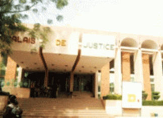 Au coin du Palais: » C’est au moment où je voulais prendre le mur que le gardien a attrapé mes pieds «