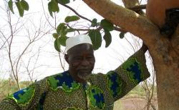 Félicitation au fou pour son prix Nobel alternatif