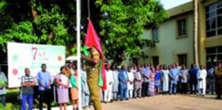 Chambre de commerce: la montée des couleurs, en entrée