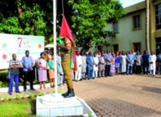 Chambre de commerce: la montée des couleurs, en entrée