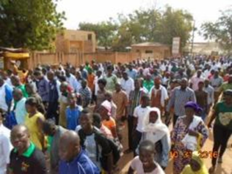 Fada-N’Gourma : Des milliers de personnes ont rendu hommage aux martyrs