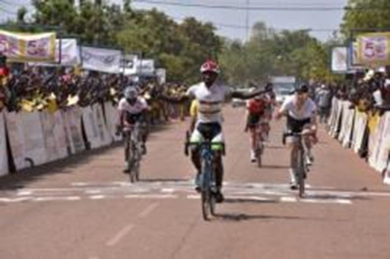 IXe Etape tour du Faso 2017 : Abou Sanogo en tête à l’arrivée