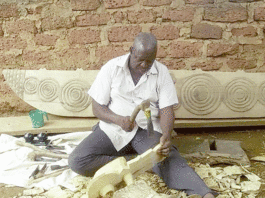Fabrication de masques dans le Tuy : Yacouba Bondé, le sculpteur qui fait la promotion de la culture bwa