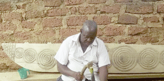 Fabrication de masques dans le Tuy : Yacouba Bondé, le sculpteur qui fait la promotion de la culture bwa