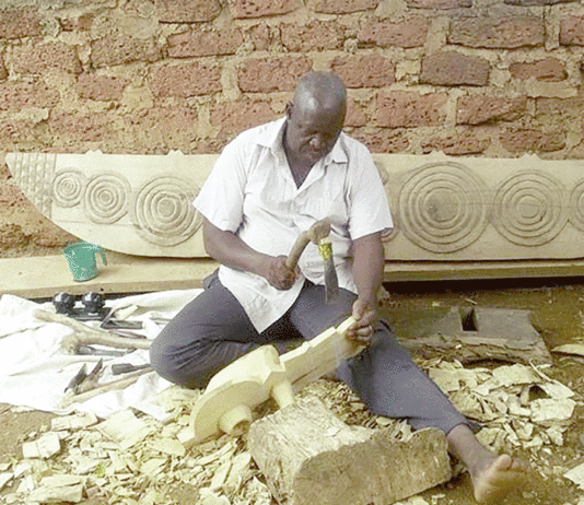 Fabrication de masques dans le Tuy : Yacouba Bondé, le sculpteur qui fait la promotion de la culture bwa