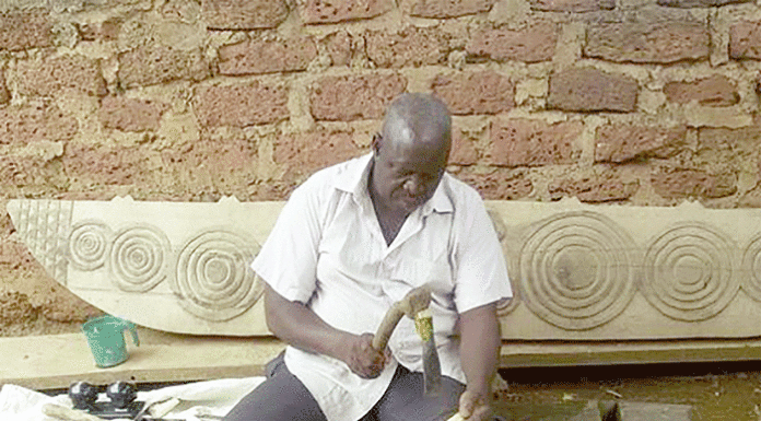 Fabrication de masques dans le Tuy : Yacouba Bondé, le sculpteur qui fait la promotion de la culture bwa