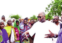 Soutien aux déplacés : le ministre Siméon Sawadogo offre 15 tonnes de vivres