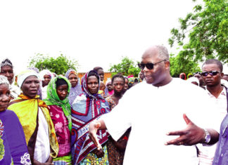 Soutien aux déplacés : le ministre Siméon Sawadogo offre 15 tonnes de vivres