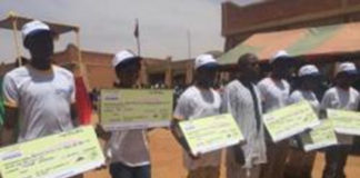 Formation professionnelle : Plus 120 apprenants reçoivent des chèques d’installation