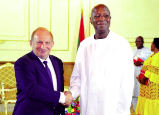 Coopération Burkina-France : l’ambassadeur, Luc Hallade, sollicite les conseils du Premier ministre