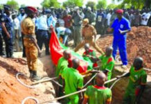 Attaque d’Intangom : Les trois policiers reposent au cimetière de Gounghin