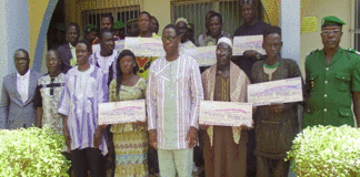 Dégâts causés par les animaux sauvages: Des victimes reçoivent des chèques de compensation