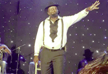 Humour : Son Excellence Gérard présente « Bienvenue »