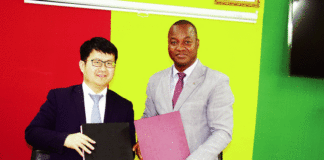 Initiative 5000 métiers à tisser L’ambassade de Chine offre 120 métiers à tisser