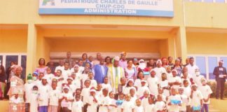 Arbre de noël à la pédiatrique Charles-De-Gaulle: Du sourire pour 150 enfants malades