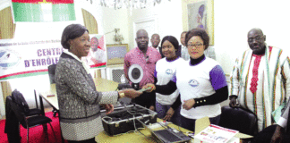 Ambassade du Burkina à Bruxelles Affluence des Burkinabè pour l’obtention des cartes d’électeurs