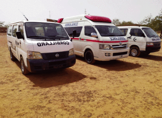 CMA de Yako: le Larlé Naaba offre une ambulance et des matelas