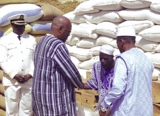 Le chef de l’Etat aux déplacés internes de Dori : « Nous vaincrons le terrorisme et chacun retournera chez lui », Roch Kaboré