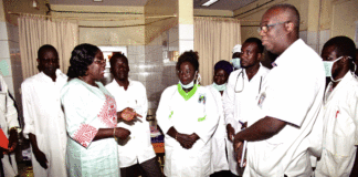 Hôpital pédiatrique Charles-de-Gaulle La ministre Lougué au contact des agents