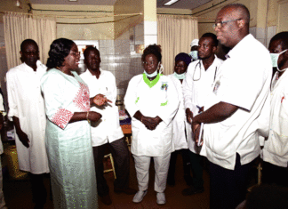 Hôpital pédiatrique Charles-de-Gaulle La ministre Lougué au contact des agents