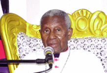 Dédicace d’œuvre : Mgr Anselme Titianma Sanon présente « Présence au présent » à Bobo-Dioulasso