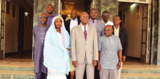 Safiatou Lopez présente son projet au Premier ministre