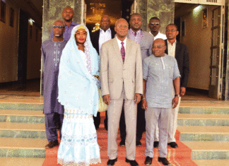 Safiatou Lopez présente son projet au Premier ministre