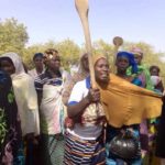 Un commerçant soupçonné de meurtre battu par des femmes à la gendarmerie